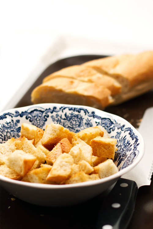 http://www.acouplecooks.com/wp-content/uploads/2011/01/croutons.jpg