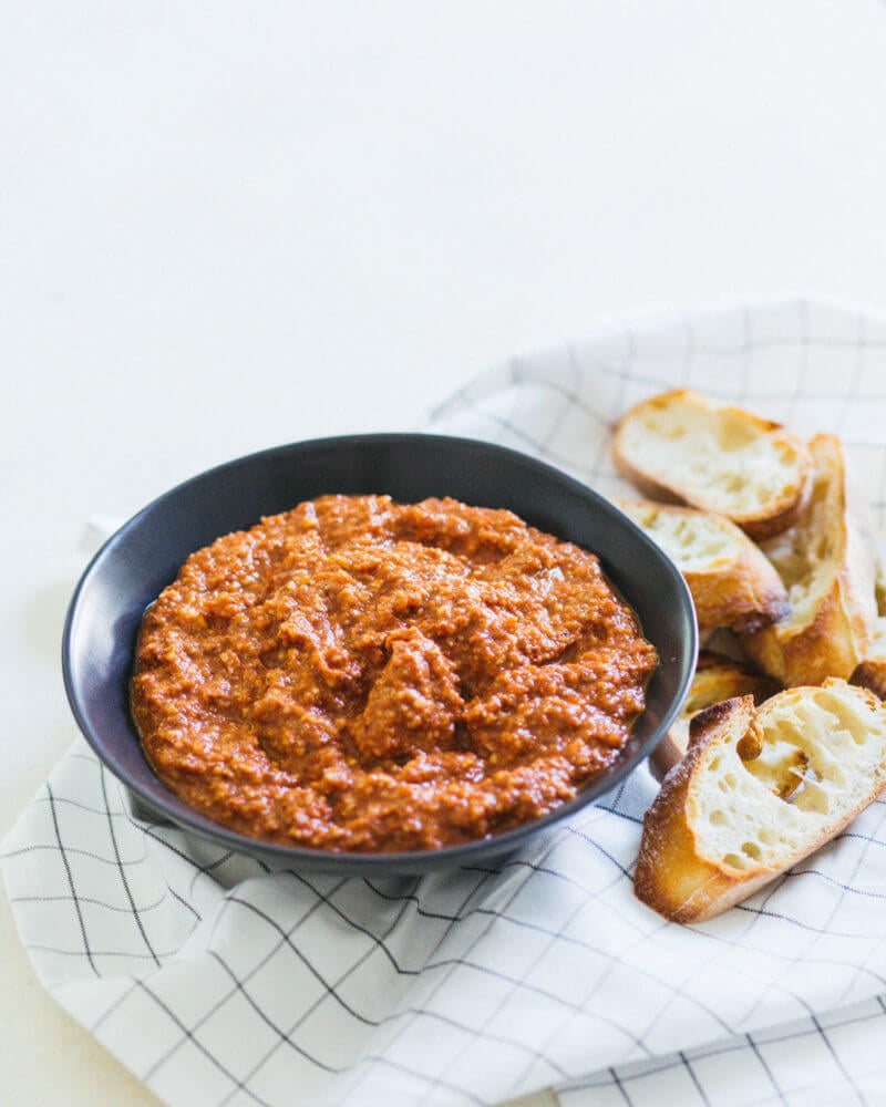 Famous Tomato Dip with Grilled Bread