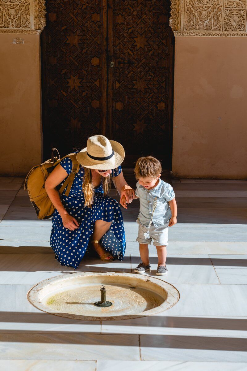 Golden hour picture at fountain in the Alhambra | Granada, Spain Travel Pictures