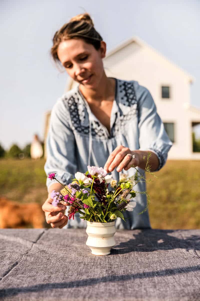 How to host a backyard party | backyard party ideas | outdoor dinner party | cookbook club