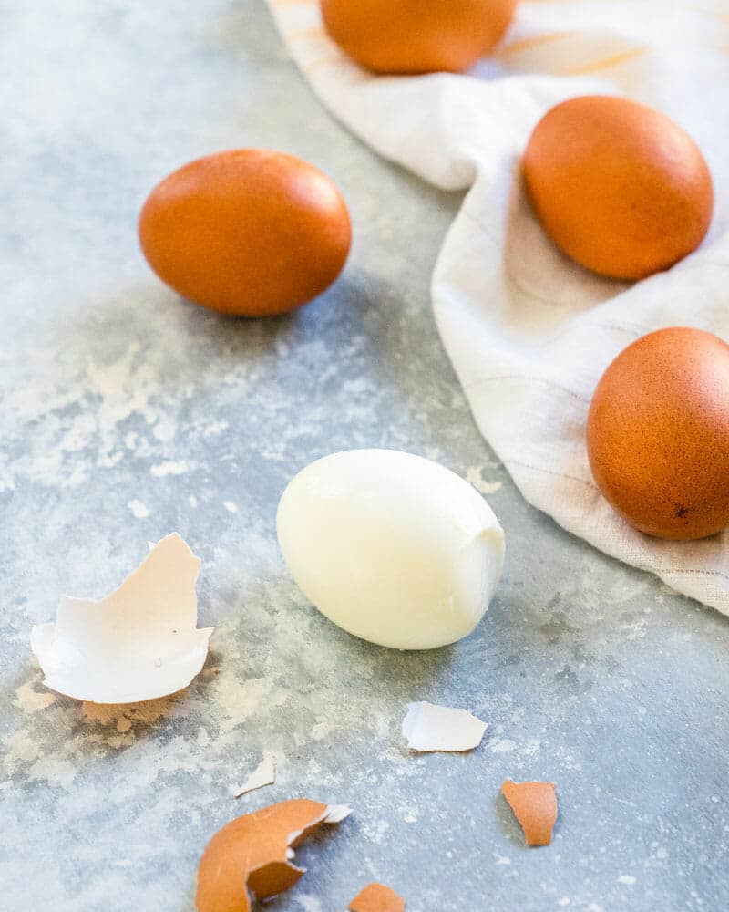 how to crack open boiled eggs | Family Cuisine 1 How to peel hard boiled eggs