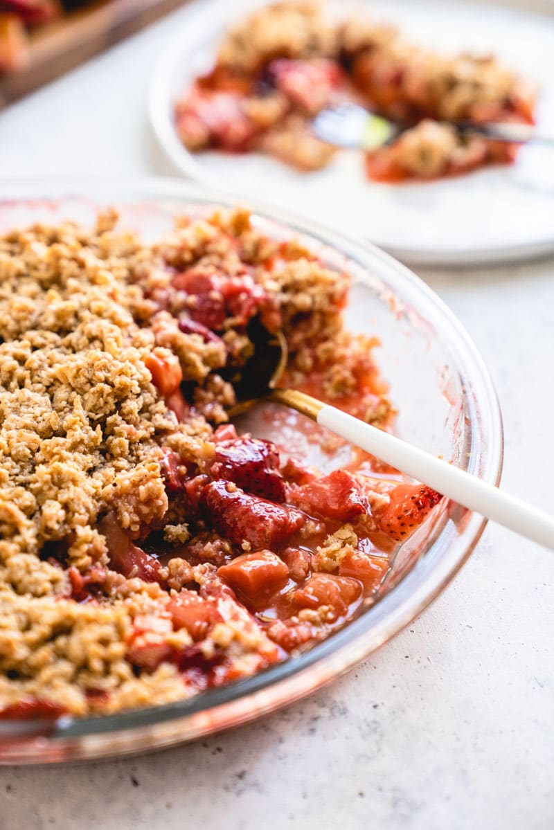 How to make a strawberry rhubarb crisp