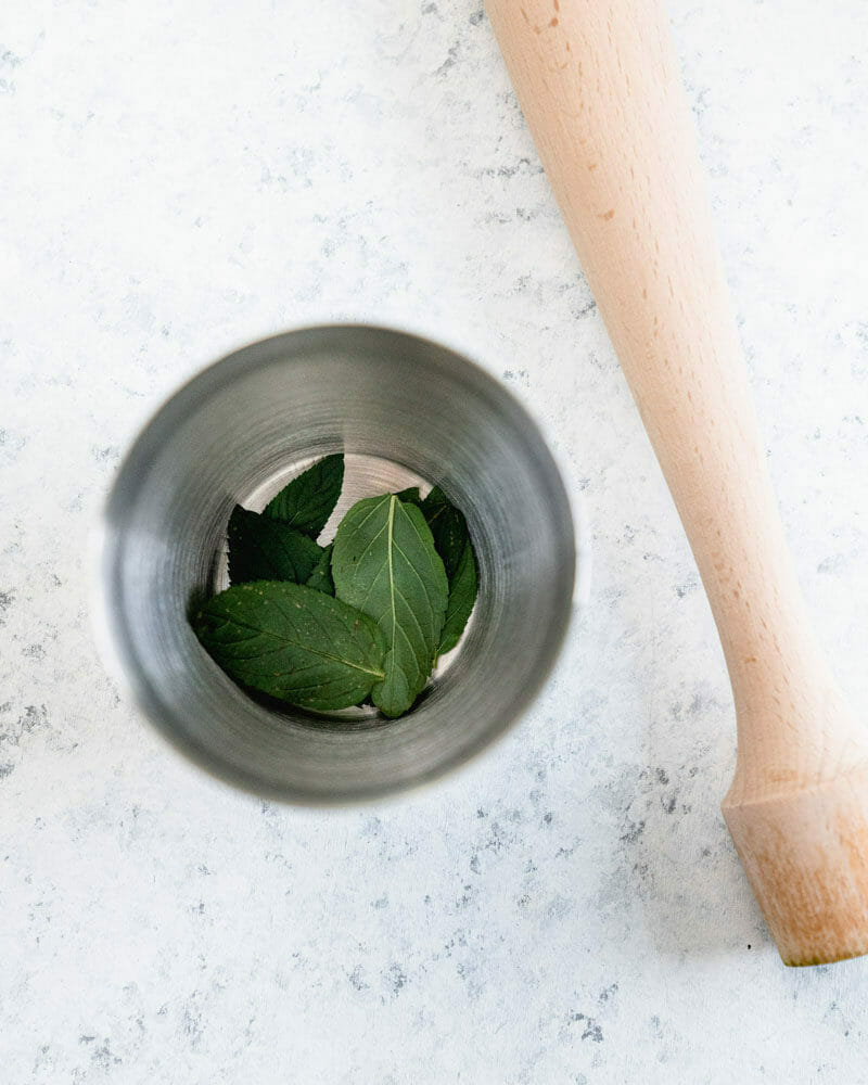 How to muddle mint