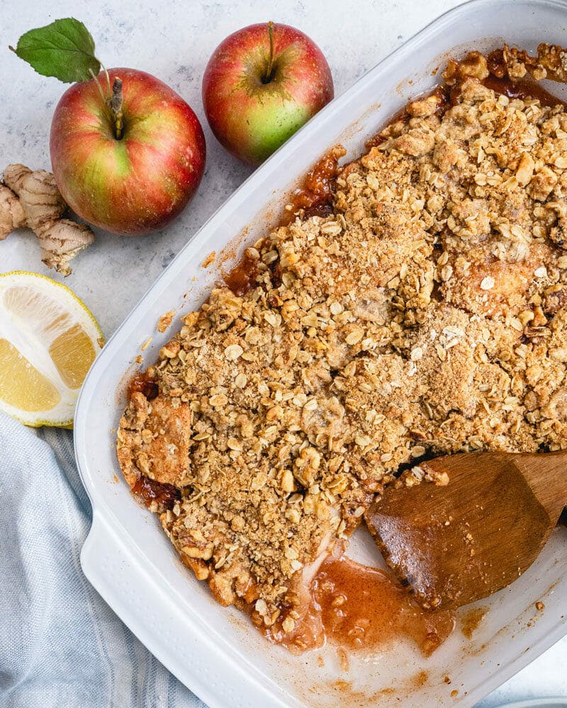 Vegan apple crumble