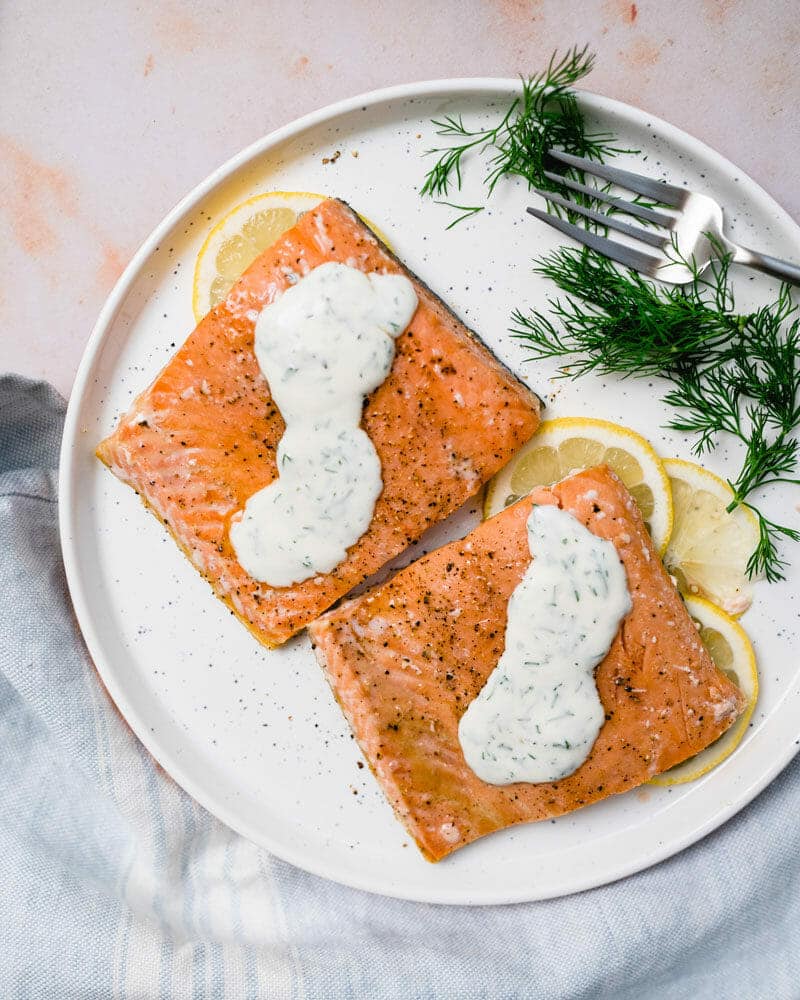 Lemon salmon with dill sauce