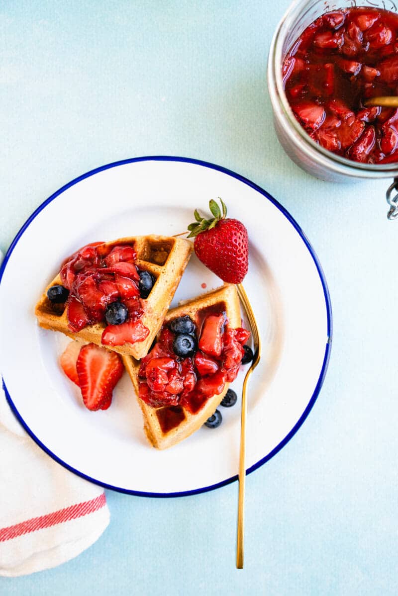 How to make strawberry waffles