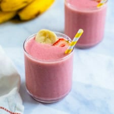 Strawberry Banana Smoothie (2 Ingredients!)-image