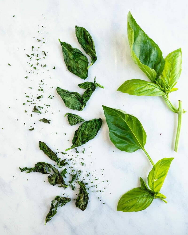 How to dry basil