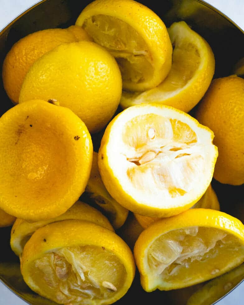 How Much Juice Is in One Lemon? A Couple Cooks