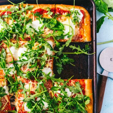 Arugula pizza