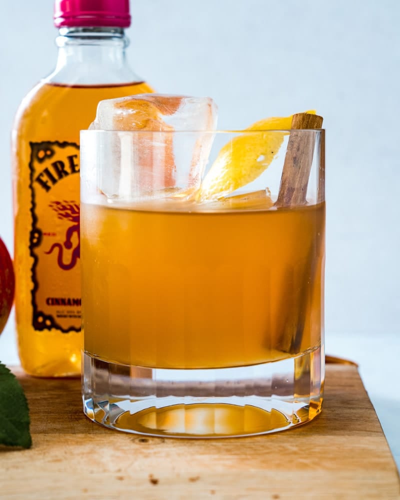 2-Ingredient Fireball and Ginger Ale Cocktail Recipe